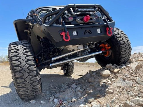 Apex Chassis Apex Chassis Heavy Duty 2.5 Ton Tie Rod & Drag Link Assembly in Black Anodized Aluminum Fits: 19-22 Jeep Gladiator JT 18-22 Jeep Wrangler JL. Note: This FLIP kit fits a Dana 30 axle with a lift exceeding 4.5 inches. Requires drilling the knuckle.