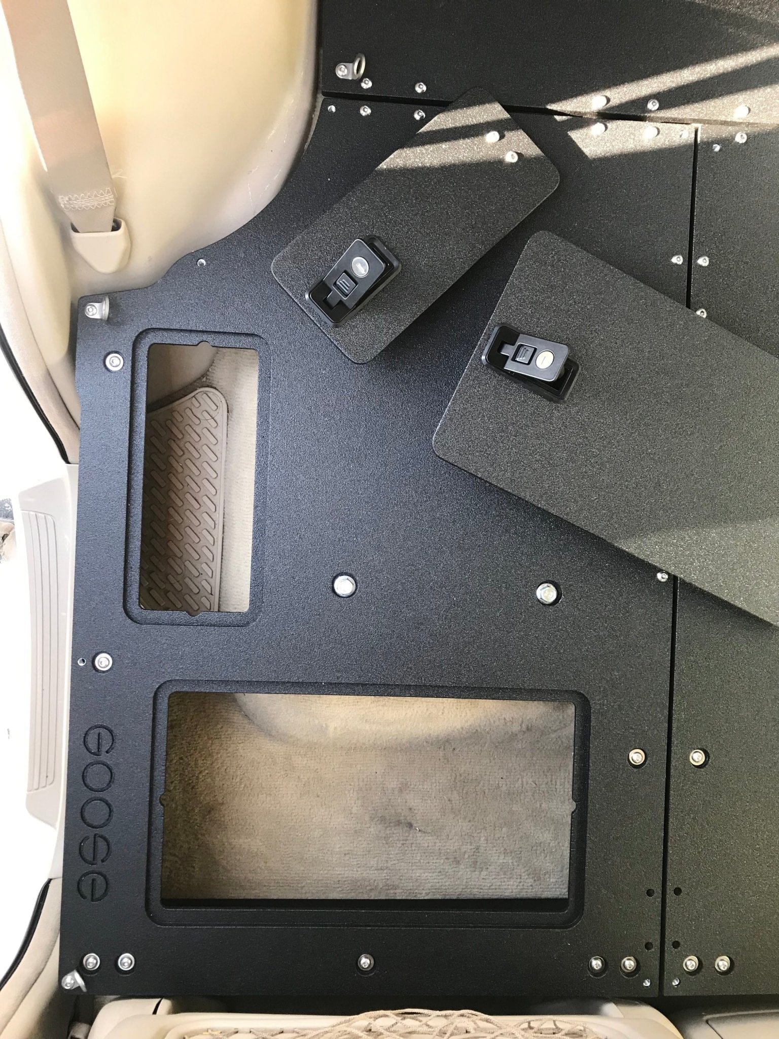 Goose Gear Seat Delete Plate System Toyota Land Cruiser 1998-2007 100 Series - Second Row Seat Delete Plate System