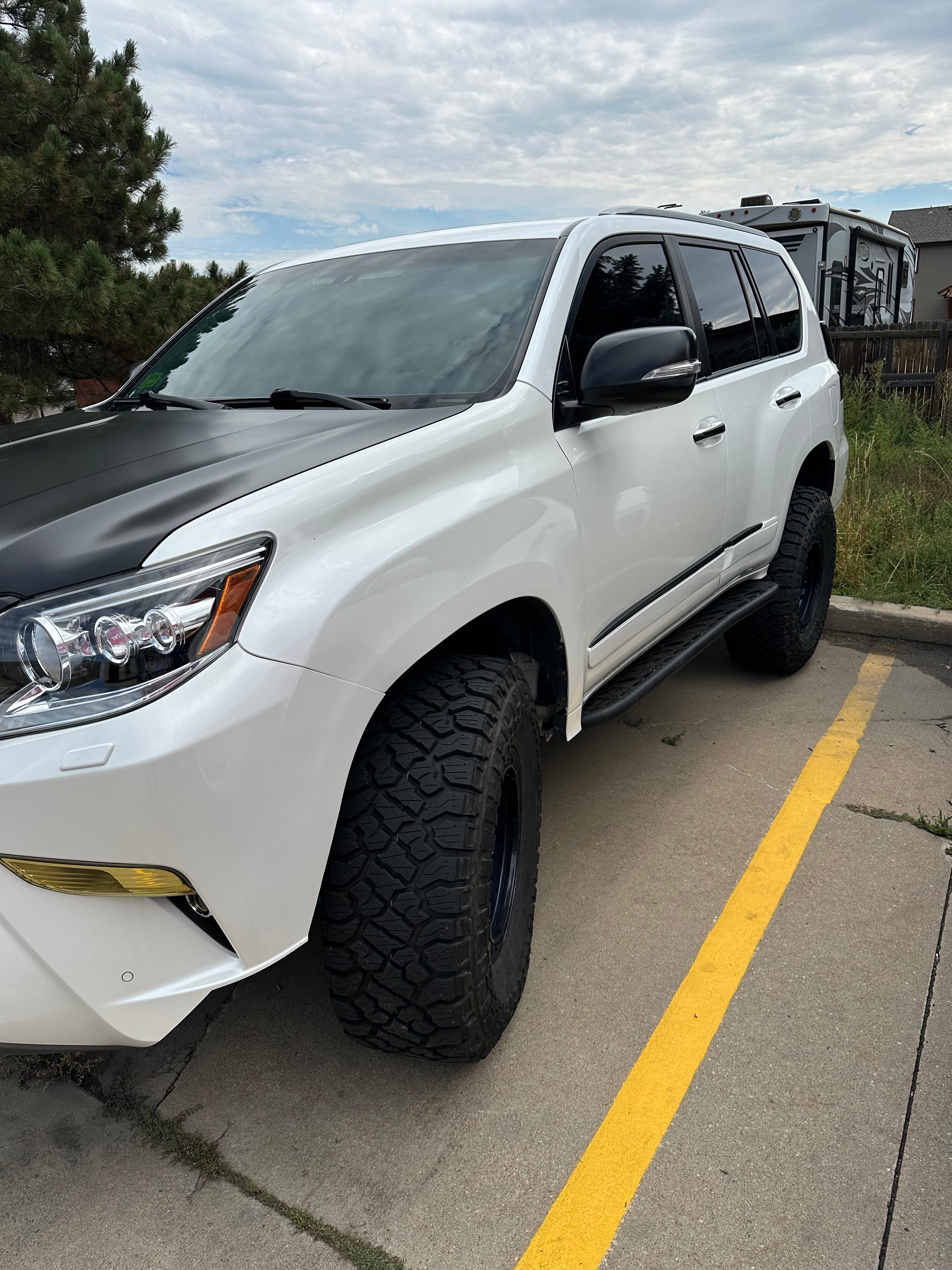 RSG Off Road Rock Sliders DOM / Powder Coated 2010-2023 Lexus GX460 Angled Sliders With Top Plate