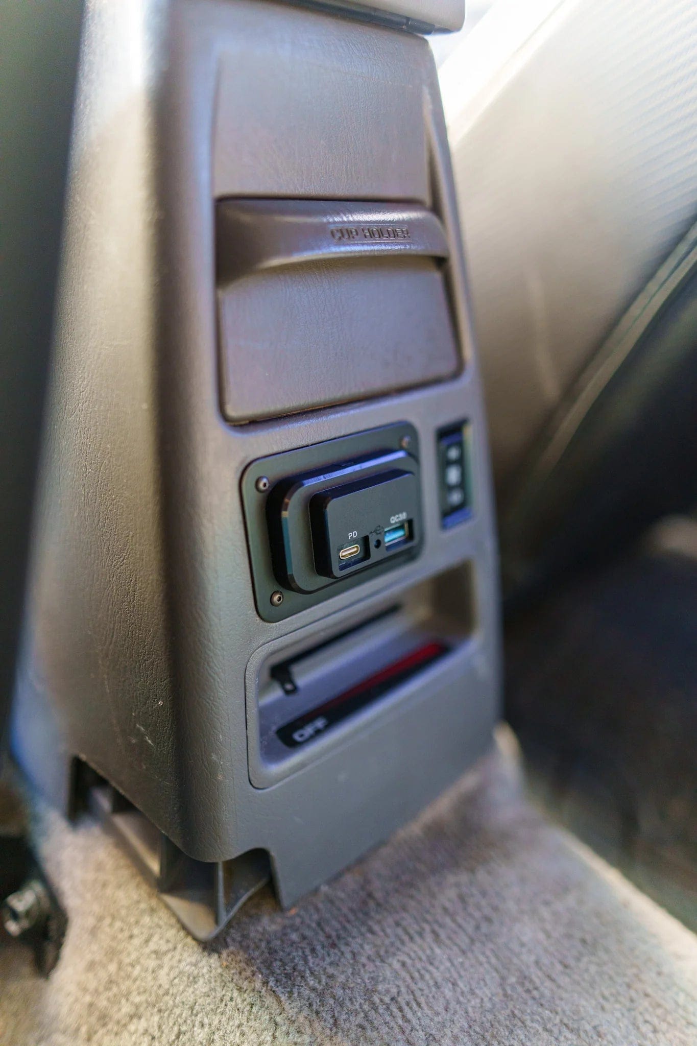 Snowbound Customs Center Console USB Power Mod (Ash Tray Replacement) 3rd Gen 4Runner