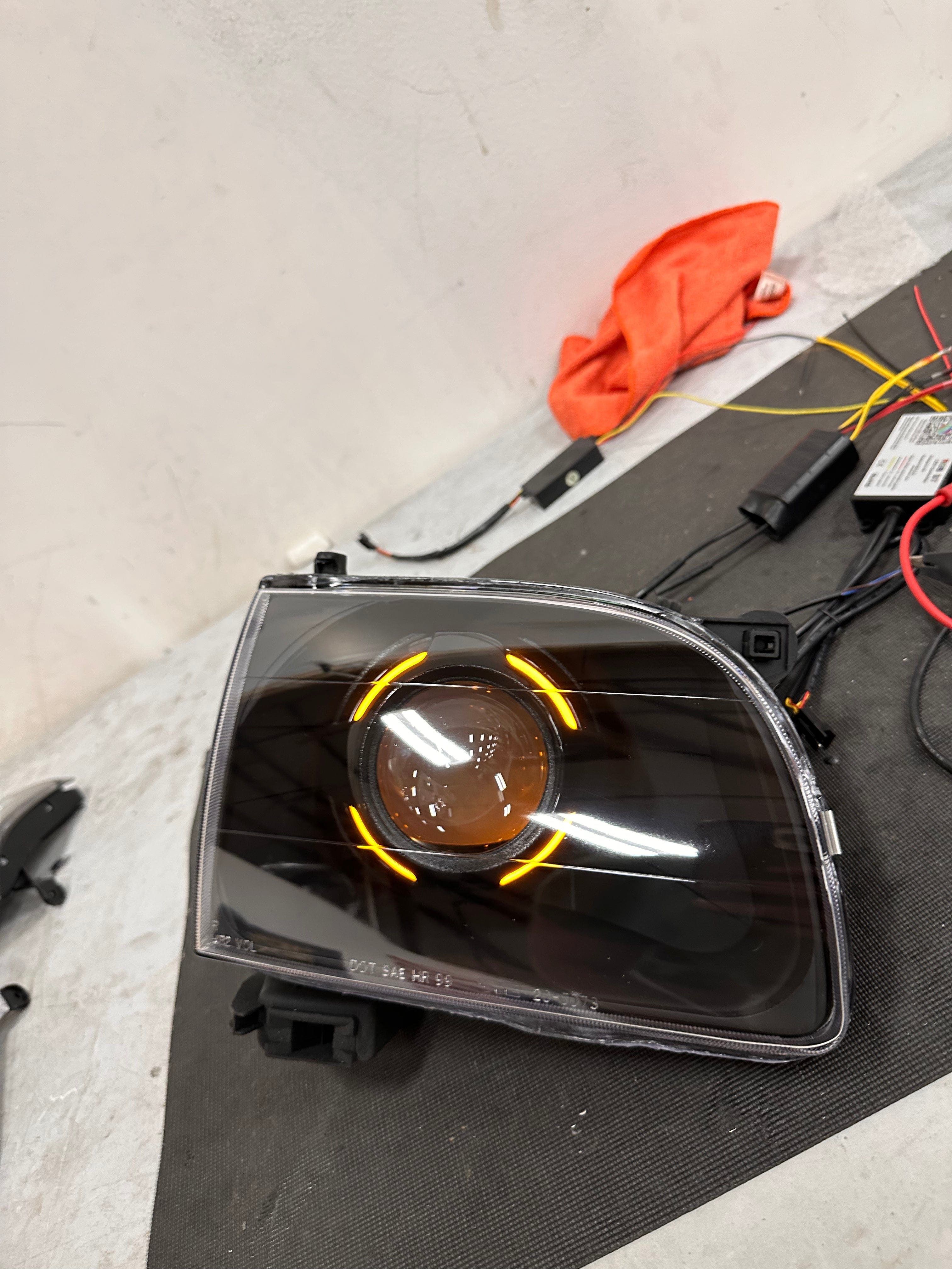 Watomiracing Auto Parts Bumper Fog Lights – Smoke Lens – For 01-07 Sequoia / 00-06 Tundra – Halogen 9006